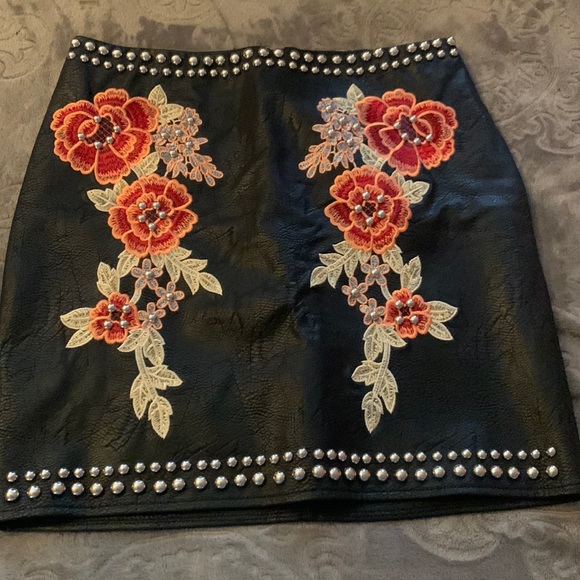 Romeo & Juliet Couture Dresses & Skirts - Brand new skirt